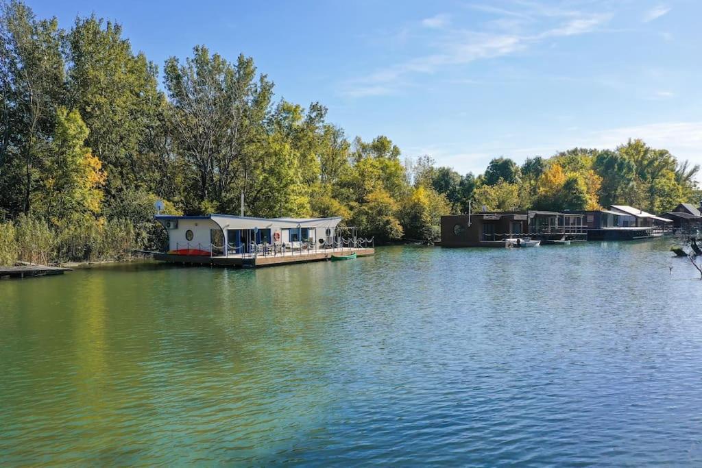 ברטיסלאבה Ocarujuci Houseboat Na Dunaji מראה חיצוני תמונה