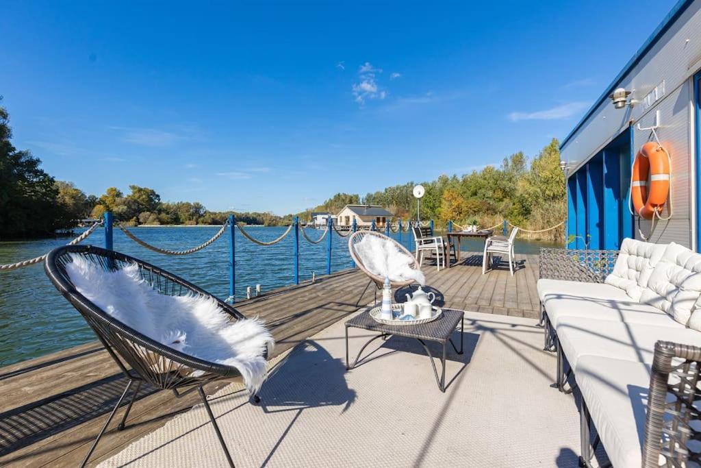 ברטיסלאבה Ocarujuci Houseboat Na Dunaji מראה חיצוני תמונה