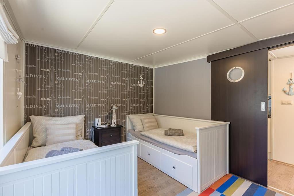 ברטיסלאבה Ocarujuci Houseboat Na Dunaji מראה חיצוני תמונה