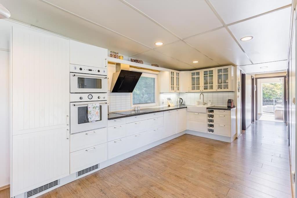 ברטיסלאבה Ocarujuci Houseboat Na Dunaji מראה חיצוני תמונה