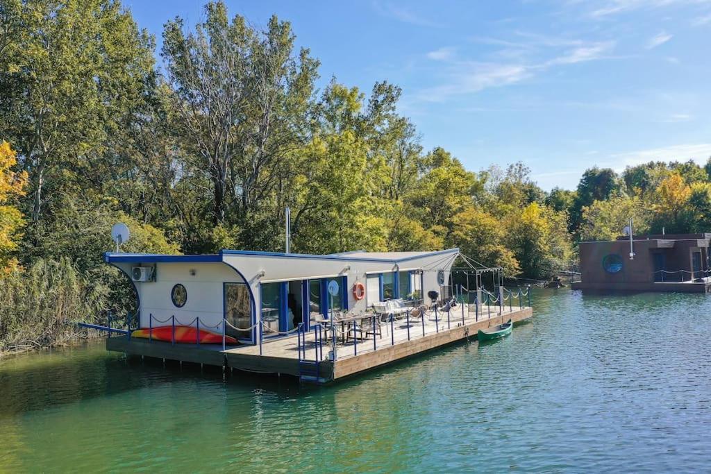 ברטיסלאבה Ocarujuci Houseboat Na Dunaji מראה חיצוני תמונה