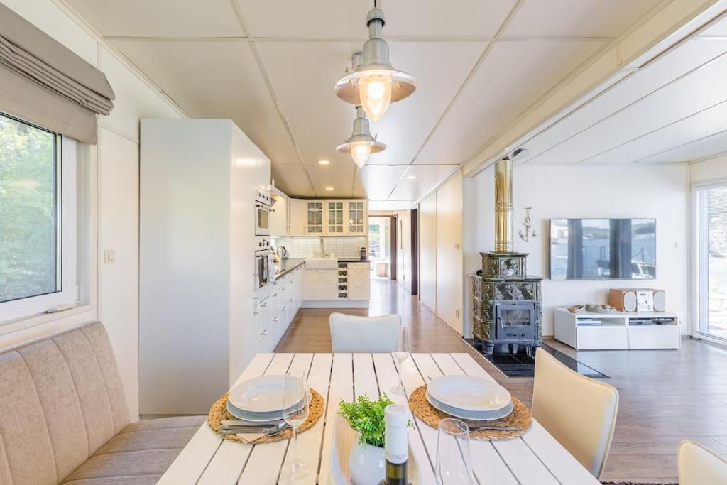ברטיסלאבה Ocarujuci Houseboat Na Dunaji מראה חיצוני תמונה