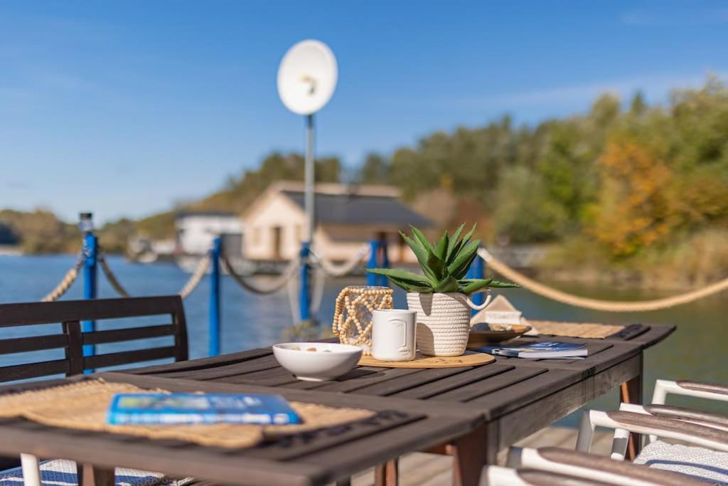 ברטיסלאבה Ocarujuci Houseboat Na Dunaji מראה חיצוני תמונה