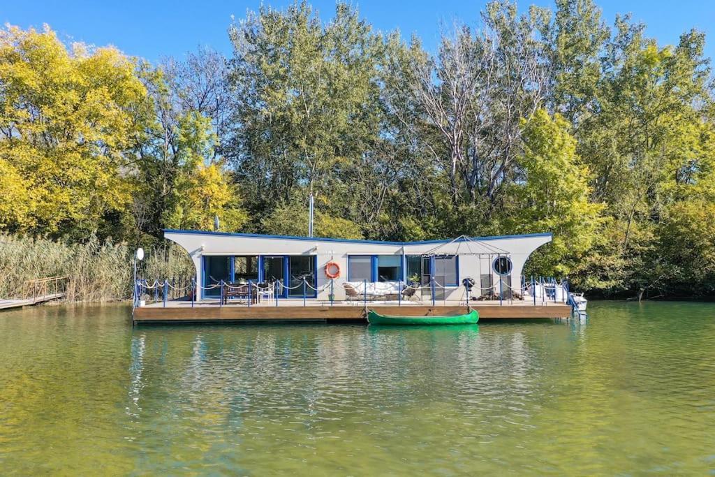 ברטיסלאבה Ocarujuci Houseboat Na Dunaji מראה חיצוני תמונה
