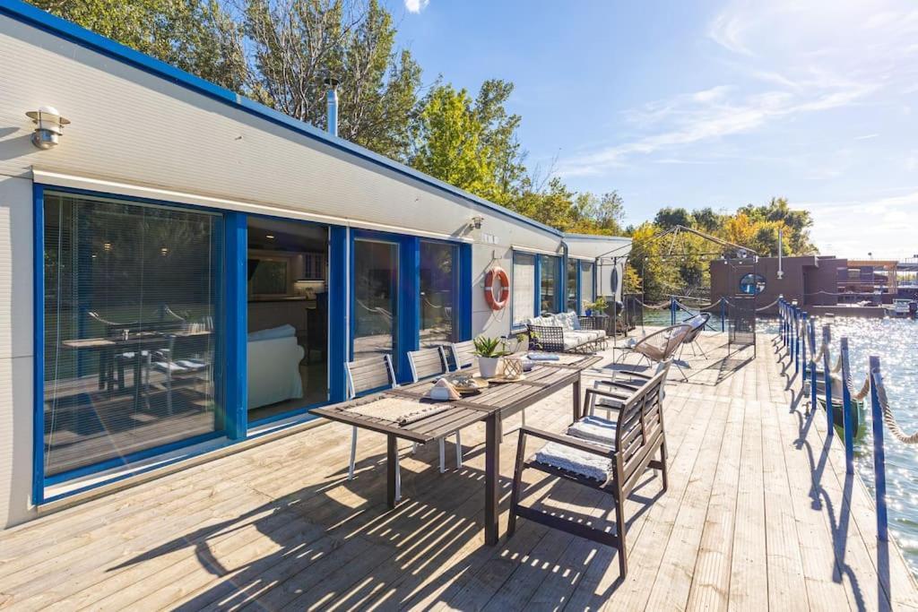 ברטיסלאבה Ocarujuci Houseboat Na Dunaji מראה חיצוני תמונה