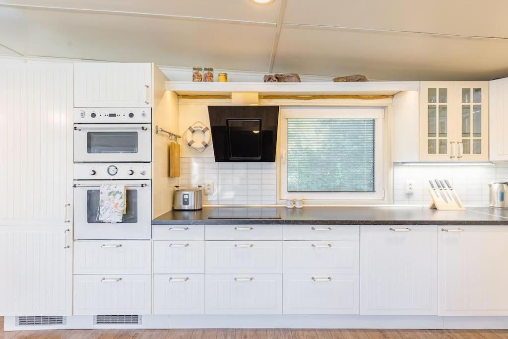ברטיסלאבה Ocarujuci Houseboat Na Dunaji מראה חיצוני תמונה