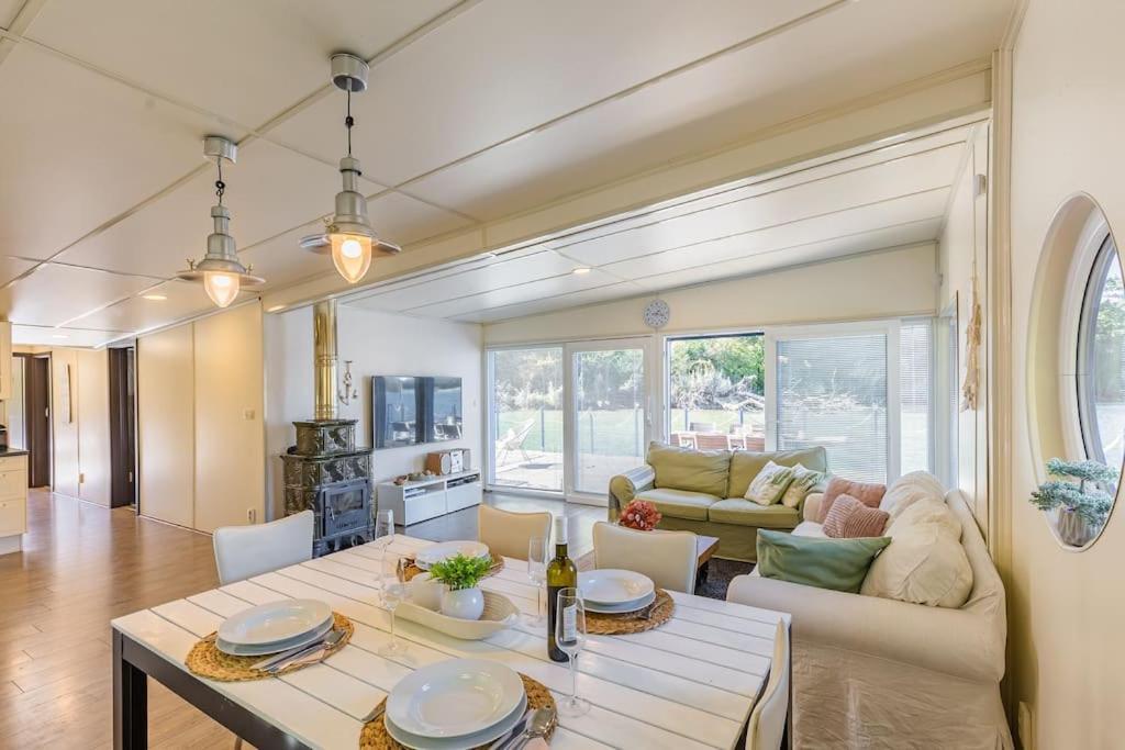 ברטיסלאבה Ocarujuci Houseboat Na Dunaji מראה חיצוני תמונה